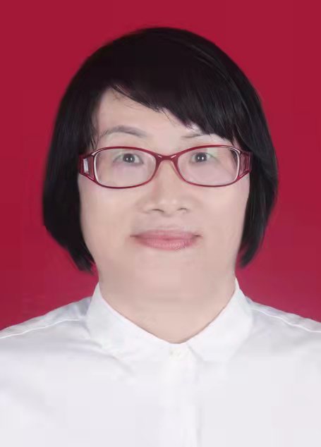 红底白上衣证件照