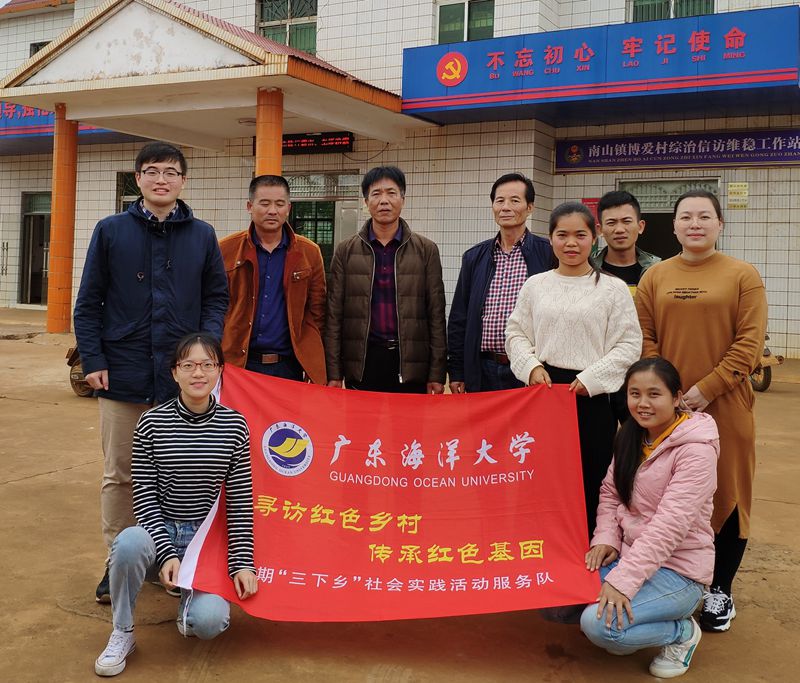 红色港城合影02_副本.jpg 红色港城合影02_副本.jpg